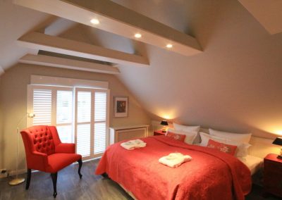 Zweites Schlafzimmer mit Flatscreen und Playstation im Ferienhaus Rosenhus in Alt - Westerland