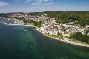 Luftaufnahme der Ferienwohnung Ocean Eleven in Sassnitz mit Meerblick