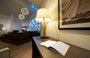 Schreibtisch im Luxus Penthouse Sunset in Binz