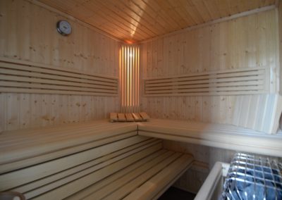 Entspannen Sie in der eigenen Sauna.