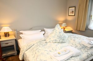 Schlafzimmer in der Ferienwohnung Sönshoog in Munkmarsch