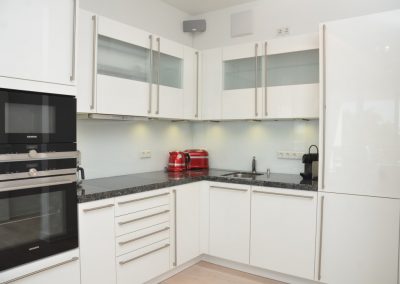 In dieser hochwertigen Küche mit Granitarbeitsplatte und Siemens- Elektrogeräte kocht man gerne!