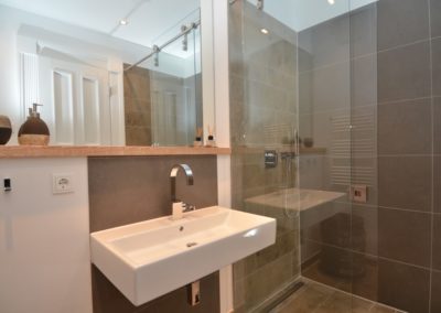 Das moderne Duschbad in der Ferienwohnung Arwen in Sellin auf Rügen