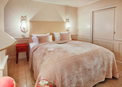 Schlafzimmer mit Doppelbett in Ferienwohnun Kliffsand in Kampen