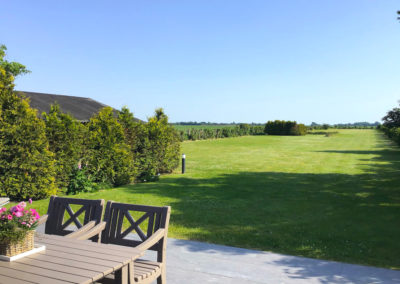 Endlos weiter Ausblick von der Terrasse auf das 5.000 qm große Grundstück des Ferienhaus Terpstich in Morsum