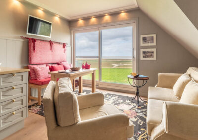 Wohnzimmer mit Meerblick aus der Ferienwohnung Wattblick in Morsum auf Sylt